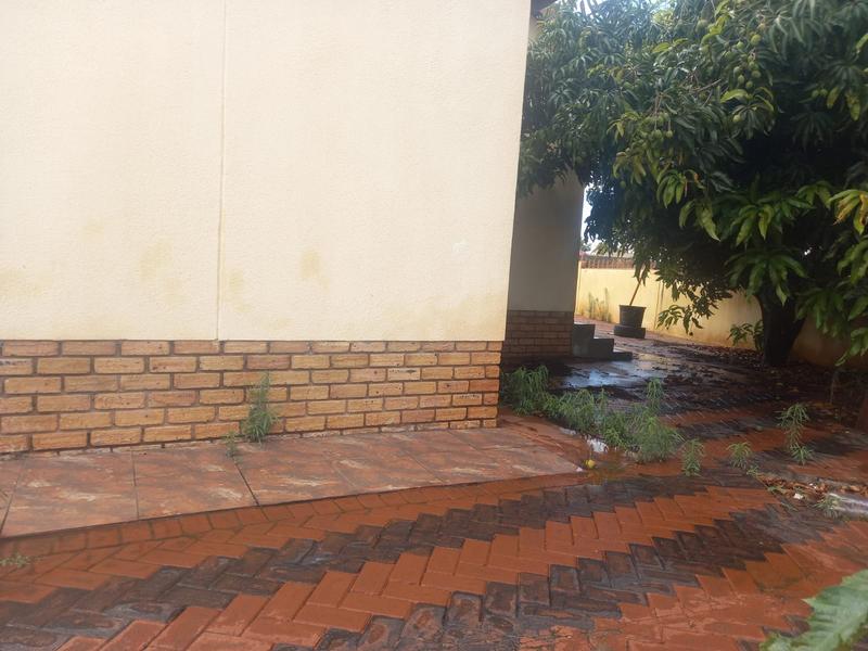 To Let 2 Bedroom Property for Rent in Tlhabane West North West